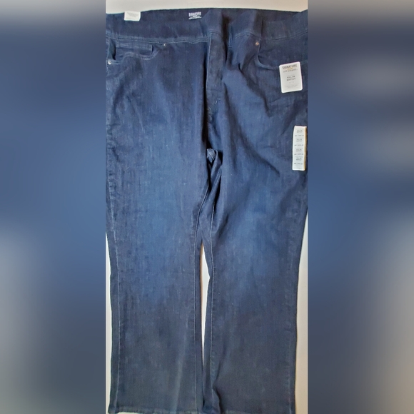 Signature by Levi Strauss & Co. Gold Women's Totally Shaping Pull-on Bootcut - Picture 3 of 6